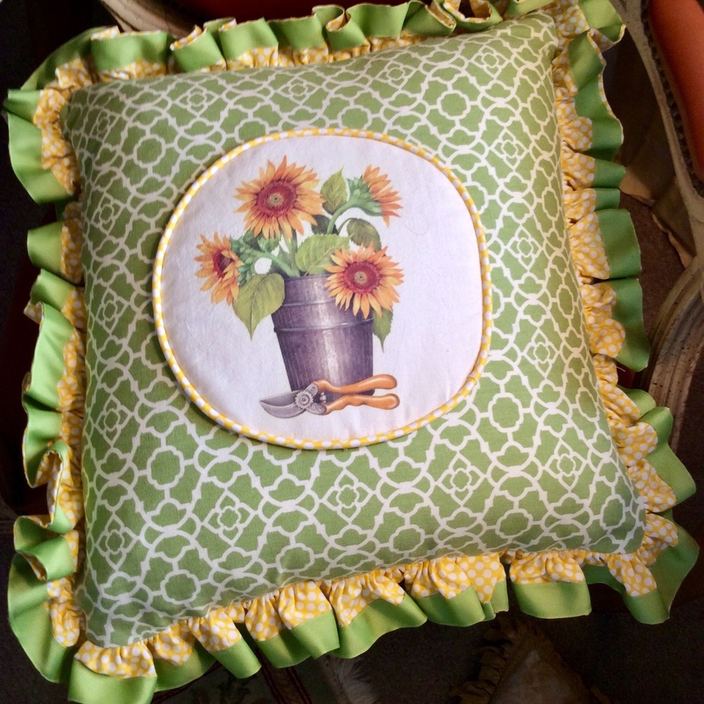 Accent pillow, NWOT . Boutique.